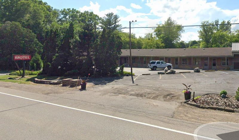 Red Arrow Motel - From Web Listing (newer photo)